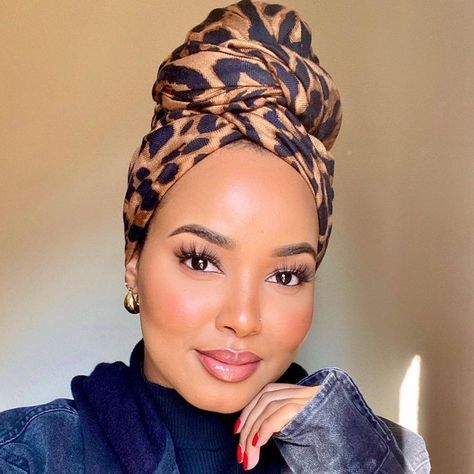 African Head Dress, Headwrap Hairstyles, Head Wrap Styles, Hair Wrap Scarf, Hair Scarf Styles, Mode Turban, Bald Hair, Cute Box Braids Hairstyles, Hair Adornments