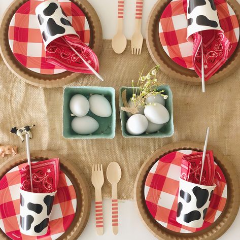 With an Oink and a Moo, and a Cock-o-Doodle do, your friend's can't wait to celebrate with you! Choose from our mini and decor kits to supplement your party - or purchase both to get the complete look! Our kits include everything needed for a farm fun celebration for your little ones!   The Mini Party Kit includes:  (8) lunch plates (8) cake plates (16) napkins (8) wooden forks, black stripe (8) wooden spoons (8) paper cups (12) paper straws The Decor Party Kit includes:  (8) berry baskets (8) s Barn Birthday Party, Chic Backyard, Farm Animal Cupcakes, Barnyard Bash, Birthday In A Box, Neutral Birthday, Kid Lunches, 8 Cake, Farm Animal Party