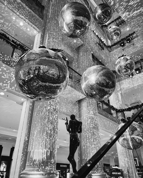 Winter Christmas Aesthetic, Ball Aesthetic, Cool Instagram, Disco Balls, Black And White Aesthetic, Christmas Aesthetic, White Aesthetic, Instagram Inspiration, Christmas Balls