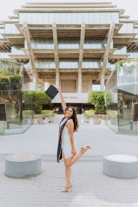 Ucsd Graduation Pictures, Ucsd Campus, Ucsd College, Ucsd Graduation, Ucf Grad, Outdoor Senior Pictures, Graduation Session, Senior Photography Inspiration, College Graduation Pictures Poses