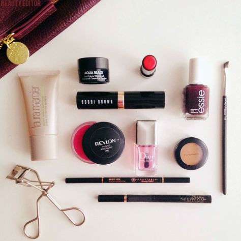 Hi, I'm Katrina, and Here's What's in My Makeup Bag - The Skincare Edit Whats In My Makeup Bag, Diy Mascara, Makeup Bag Essentials, Minimalist Makeup, Makeup Brush Bag, Eos Lip Balm, Minimal Makeup, Victoria Secret Perfume, School Makeup