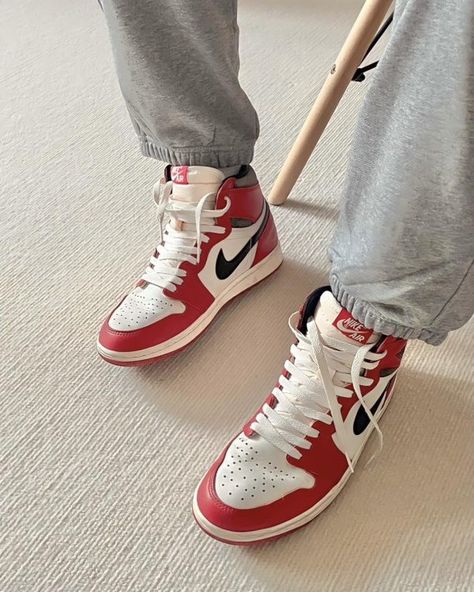 Bringing back the iconic red and white of the original 1985 Jordan 1 Chicago, this "Lost and Found" edition is a perfect blend of vintage style and premium craftsmanship. Not just a sneaker, but a piece of history. 👟🔥 . . . #meetsneaker #sneakers #hypebeast #hypebeastkicks #kicksaddict #kickstagram #nicekicks #streetwear #kicksonfire #igsneakercommunity #sneakerhead #aj1 #airjordan1 #aj #airjordan1high #lostandfound #aj1highlostandfound Sneakers Hypebeast, Chicago Vintage, Vintage Outfit, Lost And Found, Air Jordan 1 High, Lost & Found, Sneaker Head, Jordan 1, Vintage Style