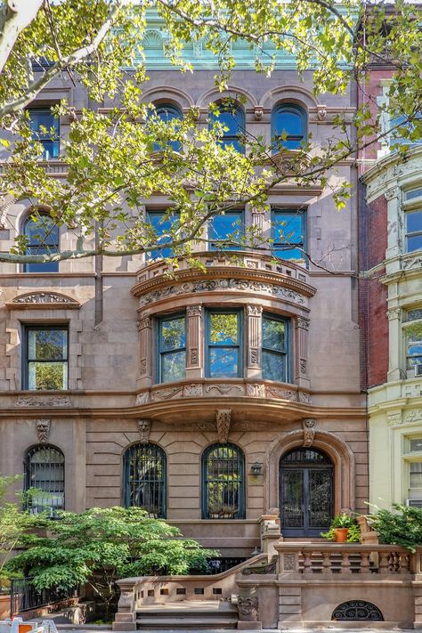 Jessica Chastain Buys Upper West Side Townhouse for $8.875 Million | Architectural Digest Dean Street Townhouse, Classical House, Nyc Real Estate, West Side Story, Upper West Side, Row House, City Architecture, Jessica Chastain, Modern Vibe