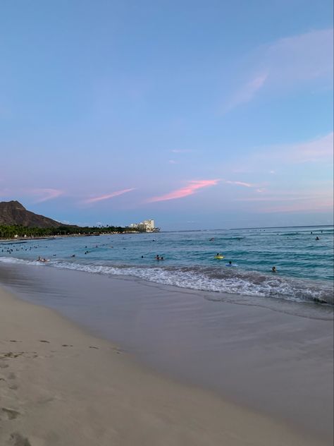 #summer #summervibes #beach #beachlife #beachvacation #beachday #beachvibes #sunset #ocean #hawaii #oahu #honolulu #waikiki #travel Hawaii Aesthetic, Honolulu Waikiki, Hawaii Oahu, Sunset Ocean, Summer Inspiration, Summer Sunset, Oahu Hawaii, Beach Vibes, Honolulu