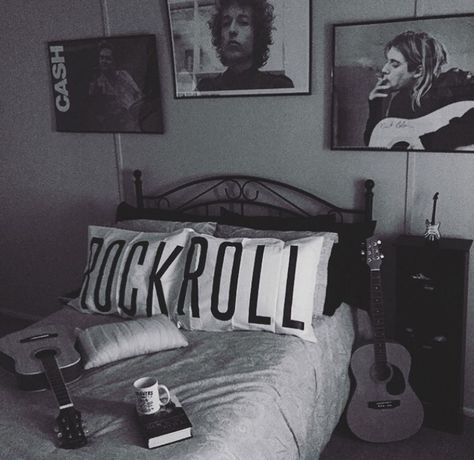 Rock N Roll Aesthetic Bedroom, Rock And Roll Bedroom, Aesthetic Bedroom Vintage, Rock N Roll Bedroom, Dream House Bedroom, Teen Boy Room, Teen Room Decor, Bedroom Vintage, Wallpaper Bedroom