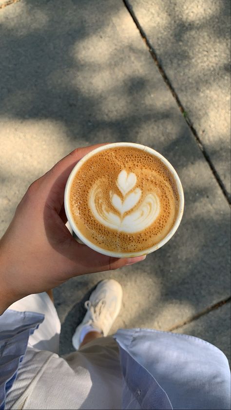 Coffee Board, Coffee Instagram, Coffee Shop Aesthetic, Coffee Obsession, Good Coffee, Pumpkin Spice Season, Coffee Aesthetic, Coffee Photography, Aesthetic Coffee