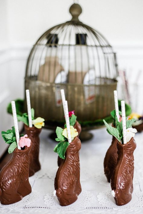 Easter Cocktails - Two Ingredient Chocolate Bunny Cocktails Easter Cocktails, Easy Easter Desserts, Chocolate Bunnies, Easter Crafts For Adults, Easter Wood Crafts, Chocolate Rabbit, Best Edibles, Boozy Brunch, Two Ingredient