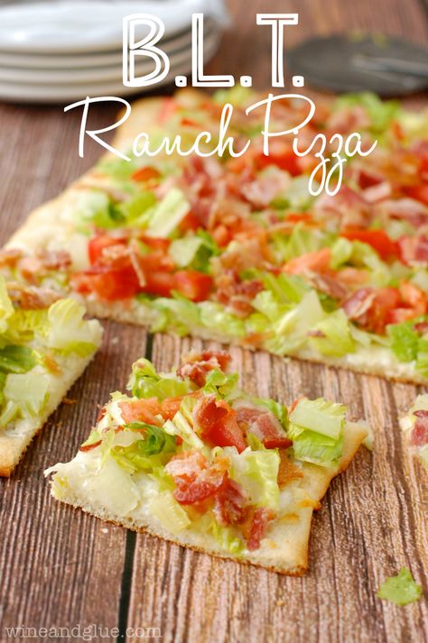 Ranch BLT Pizza | www.wineandglue.com | Ridiculously fast and easy and SUPER delicious! @Lisa (Wine & Glue) Turkey Bacon Ranch Sliders, Pizza Squares, Turkey Bacon Ranch, Bacon Ranch Sliders, Ranch Sliders, Blt Pizza, Vegetarian Bacon, Ranch Pizza, Cauliflower Crust