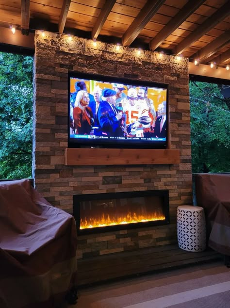 Outdoor Patio Ideas Tv, Outdoor Tv Fireplace Wall, Electric Outdoor Fireplace, Outdoor Electric Fireplace Ideas, Backyard Tv Ideas Patio, Outside Entertainment Areas, Outdoor Fireplace With Tv, Backyard Tv, Outdoor Tv Wall