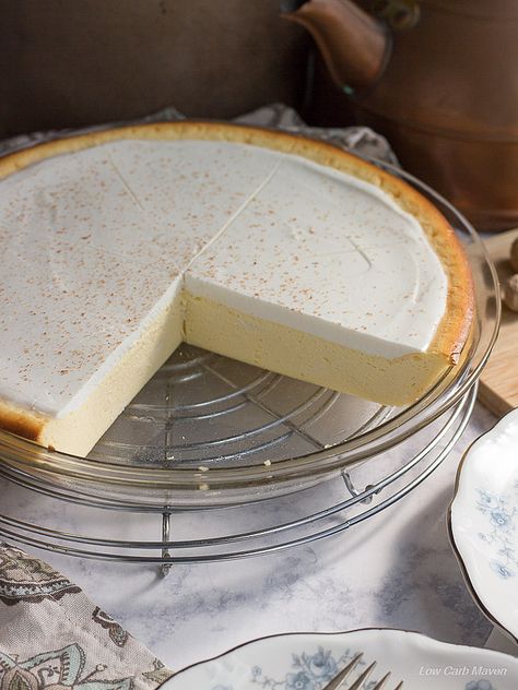 Easy Low Carb Cheesecake, Cream Cheese Pie Recipes, Sour Cream Cheesecake, Low Carb Cheesecake Recipe, Low Carb Maven, Cream Cheese Pie, Cheese Pie, Low Carb Cheesecake, Thm Desserts