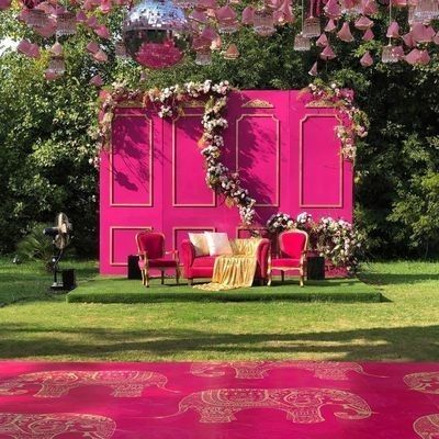 Couple Seating, Bridal Backdrop, Sangeet Decor, Mandap Design, Mehendi Decor Ideas, Themed Wedding Decorations, Anand Karaj, Wedding Background Decoration, Wedding Entrance Decor