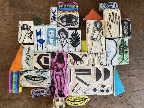 Printing with erasers workshop Print Making Designs, Eraser Stamp, Linocut Printmaking, Lino Art, Stamp Carving, Relief Printing, Linocut Art, Handmade Stamps, Printmaking Art