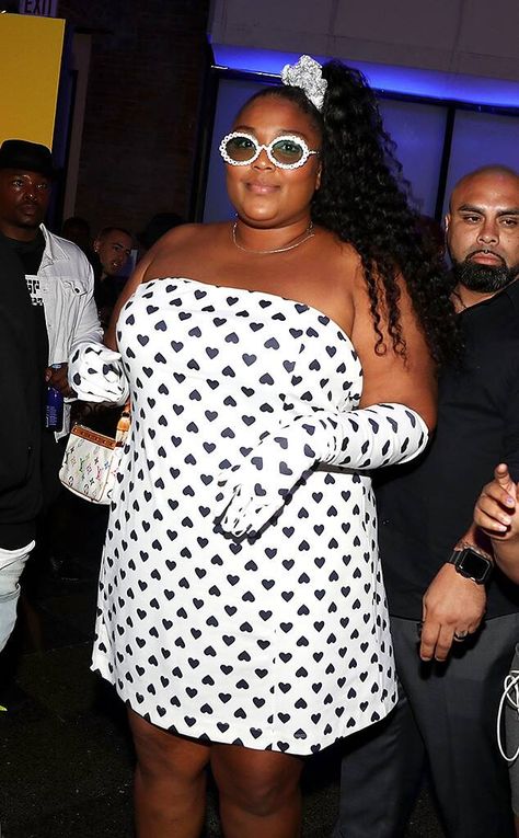 Lizzo Outfits, Lizzo Outfit, Lizzo Fashion, Content Moodboard, English Singers, Mommy Dress, Heart Print Dress, Moschino Dress, Party Pics