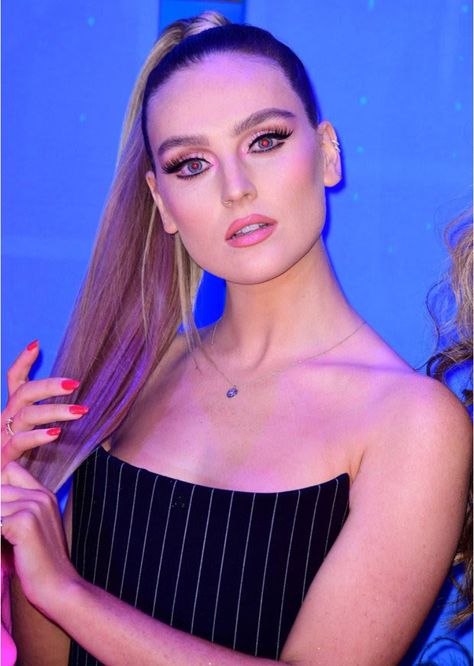 Perrie Edwards Ponytail, Perry Edwards, Pitch Perfect 3, Perrie Edwards Style, Biracial Hair, Curly Hair Problems, Mix Photo, Jesy Nelson, Perrie Edwards