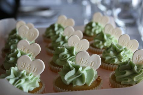 Mint green wedding cupcakes with monogrammed hearts Wedding Cupcakes With Initials, Cupcakes Wedding Ideas, Wedding Cupcakes Decoration, Jumbo Cupcakes, Green Frosting, Engagement Cupcakes, Cupcakes Wedding, Wedding Mint Green, Cupcakes Ideas