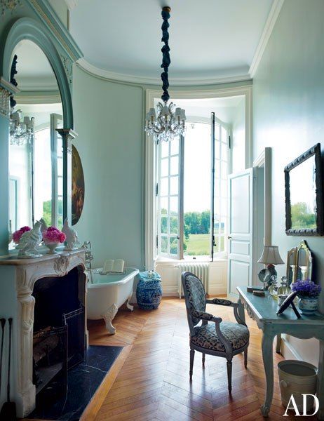 A bath at Château du Grand-Lucé features a clawfoot tub by Porcher and a fireplace. Feminine Bathroom, Best Bathroom Paint Colors, French Bathroom, Oval Room Blue, Sandberg Wallpaper, Farmhouse Side Table, American Interior, Bathroom Paint Colors, Blue Paint Colors