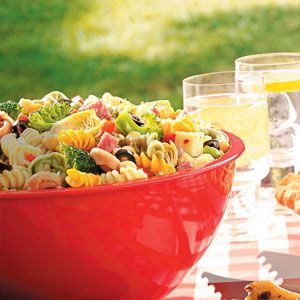 Contest-Winning Picnic Pasta Salad - this is another case where if I make it for me for lunch (at work) I'll have to cut it in half. Picnic Pasta, Picnic Pasta Salad, Macaroni Salads, Tri Color Pasta, Salads For A Crowd, Spiral Pasta, Yummy Dishes, Healthy Pasta, Italian Salad Dressing