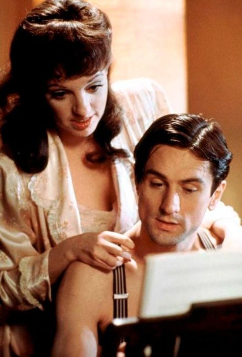 Robert De Niro & Liza Minnelli “ New York , New York ” , 1977 New York Movie, Anna Magnani, Snow Photography, Liza Minnelli, Hot Dads, Girl Movies, New York Photos, The Expendables, Hollywood Legends