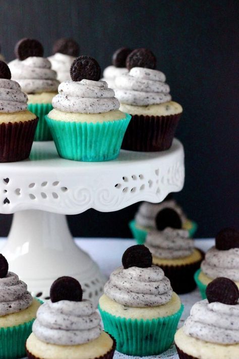 Fluffy and moist, these OREO Cookies & Cream Cupcakes are sure to be a favorite at your next party! Oreo Cupcake Recipe, Cookies And Cream Cupcakes, Oreo Cupcake, Cookies And Cream Frosting, Cookie And Cream Cupcakes, Tiny Cakes, Cream Cupcakes, Halloween Vinyl, Oreo Cupcakes