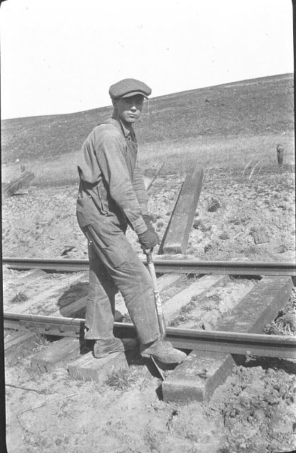 Gandy Dancer, Road Workers, Railroad Ties, Railroad History, Workwear Vintage, Engineer Boots, Train Depot, Old Trains, California Map