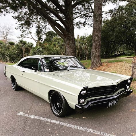 https://www.instagram.com/p/CCfb50XAMyF/?igshid=f9n4111i04up Old Muscle Cars, Custom Muscle Cars, Ford Galaxie, Classy Cars, Pretty Cars, Classic Cars Trucks, Retro Cars, Muscle Car