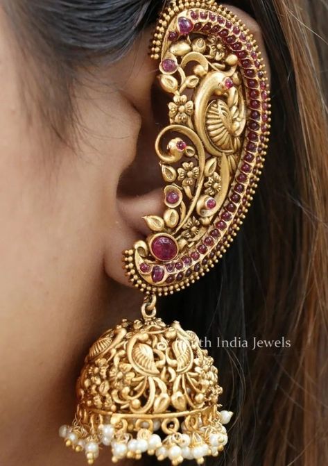 Ear Cuffs Gold Indian, Ear Cuffs Gold, Vintage Indian Jewelry, Wedding Jewellery Designs, Temple Jewellery Earrings, Antique Bridal Jewelry, Diy Bracelet Designs, Indian Jewelry Sets, Jewelry Design Earrings