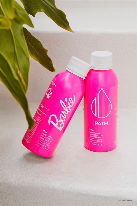 The PATH and Barbie collaboration bottle is a vibrant testament to sustainability and style. It features a bright pink hue that dominates the bottle, adorned with the iconic Barbie logo. This sleek aluminum container is lightweight and infinitely recyclable, embodying eco-consciousness. Limited Edition Barbie, Water Packaging, Barbie Logo, Reverse Osmosis Water, Advanced Ceramics, Reusable Packaging, Aluminum Bottle, Beer Packaging, Filtered Water