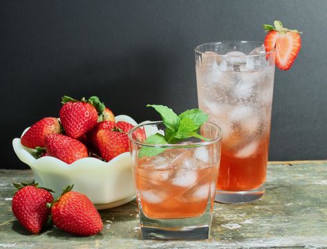 Strawberry Shrub Gin Cocktail | The Good Eats Company Unsweetened Iced Tea, Vinegar Drinks, Shrub Recipe, Easy Starters, Gin Cocktail Recipes, Seasonal Cocktail, Ice Cream Toppings, Gin Cocktails, Starters Recipes