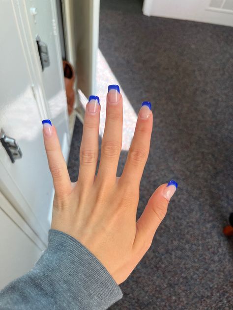 Short Acrylic Blue French Tip, Coffin Blue Tip Nails, Acrylic Nail Royal Blue, Acrylic Nail Designs For Summer Blue, Nails Acrylic Dark Blue French Tip, Royal Blue Nail French Tip, Royal Blue Tips Acrylic Nails, Dark Blue French Tips Nails, Short Coffin Blue French Tip Nails