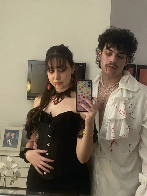 Couple Vampire Costume, Vampire Couple Costume, Vampire Couple Costumes, Vampire Costume Couple, Spookie Season, Sofia Diaz, Jessie Halloween Costume, Jessie Halloween, Spirit Weeks