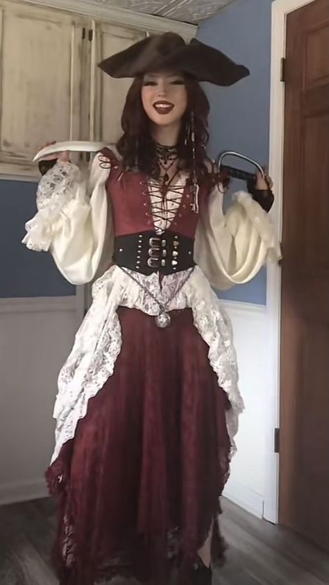 Pirate Princess Aesthetic, Fest Ideas, Renn Faire, Fair Outfit, Pirate Stuff, Ren Faire Outfits, Kostum Halloween, Pirate Cosplay, Female Pirate Costume