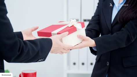 Make your new employee feel welcome in your company with this list of the 20 best new employee gifts and sure to motivate your new workers to work productively. Employee Recognition Gifts, Employee Thank You, Corporate Promotional Gifts, Employee Motivation, Holi Gift, Company Anniversary, Recognition Gifts, How To Motivate Employees, Executive Gifts