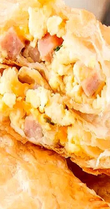 Egg Ham And Cheese Hand Pies, Egg Hand Pies, Breakfast Hand Pies Recipes, Breakfast Hand Pies Savory, Breakfast Pasty Recipe, Breakfast Handpies, Breakfast Hand Pies, Breakfast Pies, Pies Savory