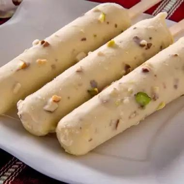 Kulfi Ice Cream Recipes, Kulfi Ice Cream, Indian Ice Cream, Mango Kulfi, Fruit Custard, Kulfi Recipe, Delicious Ice Cream, Yummy Ice Cream, Indian Dessert Recipes