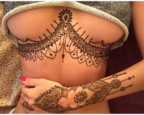 Henna Tattoo Designs Chest For Women, Chest Mehndi Designs, Henna On Chest For Women, Henna Chest Design, Henna Designs Chest, Henna On Chest, Underboob Henna, Indian Tattoos For Women, Henna Chest