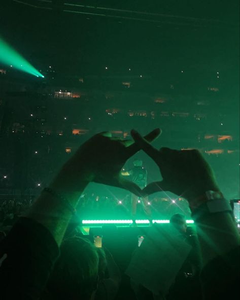 The Weeknd Concert XO Hand Sign The Weekend Kiss Land, The Weeknd Kiss Land Aesthetic, Kiss Land Aesthetic, Kissland Aesthetic, 20s Moodboard, Kiss Land The Weeknd, Weeknd Core, The Weeknd Kiss Land, The Weekend Music