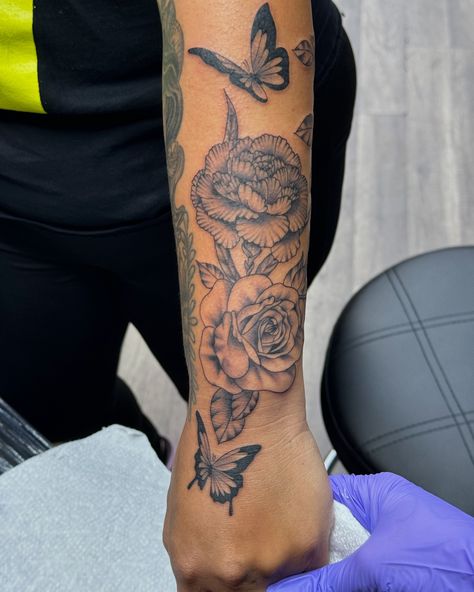 Had so much fun with this beautiful piece!! #floral #floraltattoo #finelinetattoo #fineline #rose #carnation #chrysanthemum #butterfly Chrysanthemum And Rose Tattoo, Tattoo Detailed, Carnation Flower Tattoo, Carnation Tattoo, Chrysanthemum Tattoo, Carnation Flower, Fine Line Tattoos, Chrysanthemum, Flower Tattoo