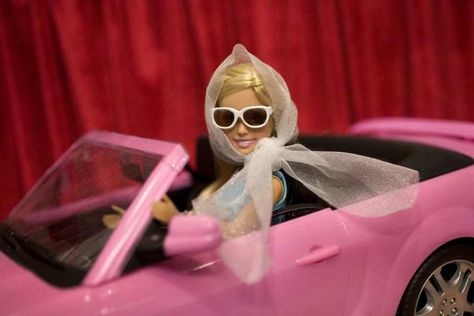 Barbie Barbie Driving, Barbie Website, High School Musical 2, Pink Convertible, Ford Mustang Convertible, Im A Barbie Girl, Mustang Convertible, Barbie Birthday, Pink Car