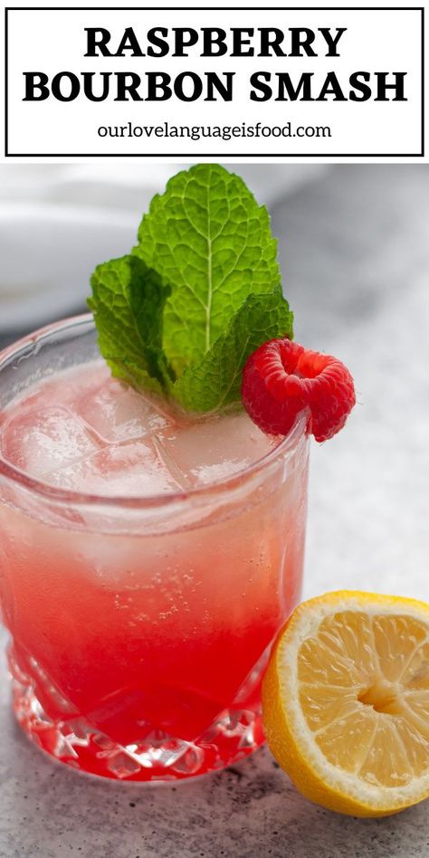 Simple Cocktail, Raspberry Smash Cocktail, Raspberry Bourbon Smash, Bourbon Smash Cocktail, Mixed Drinks With Bourbon, Raspberry Whiskey Drinks, Summer Bourbon Cocktails, Raspberry Bourbon Cocktail, Raspberry Whiskey Sour