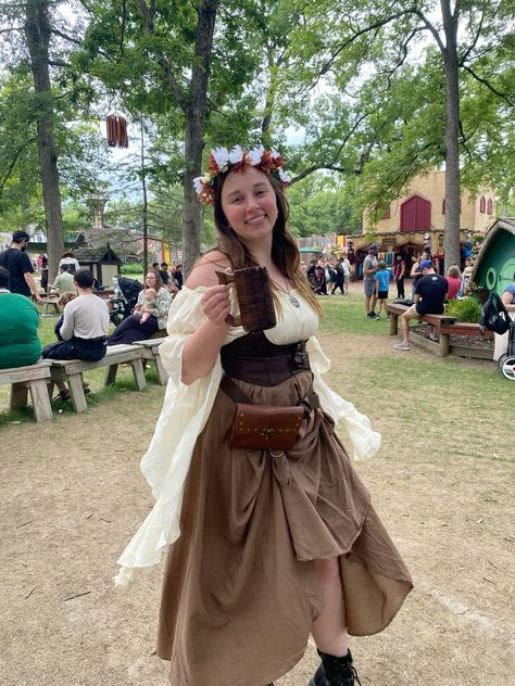 Renicansse Fair Outfits, Ren Faire Aesthetic, Fair Clothes, Medieval Outfits, Faire Outfit, Medieval Outfit, Couples Stuff, Renn Faire, Fair Outfit