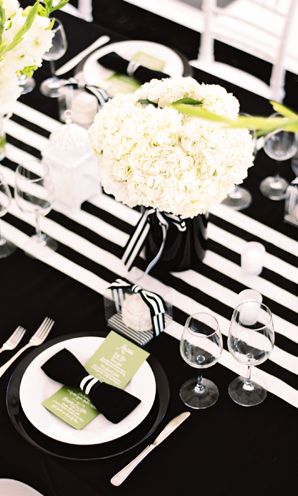 White Stripes Wedding, Black And White Table, Black White Parties, Striped Wedding, Printed Table Runner, Striped Table Runner, Striped Table, Black And White Theme, Black White Wedding