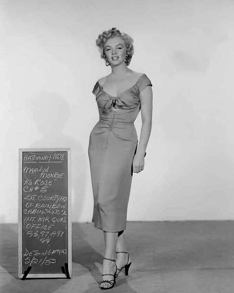 Testing Outfits, Marilyn Monroe Hair, Marilyn Monroe Costume, Marilyn Monroe Life, Marilyn Monroe Dress, Monroe Dress, Marilyn Monroe Fashion, Hollywood Costume, Becoming An Actress