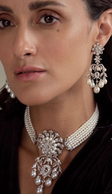 Diamond Neckalce, Necklace Styling, Bridal Jewelry Bracelets, Pearls Jewellery, Carlos Castaneda, Pearl Top, Beautiful Bridal Jewelry, Neck Pieces Jewelry, Beads Mala