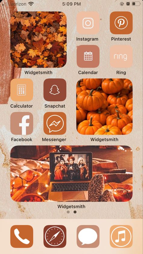 Halloween Iphone Layout Ideas, Fall Phone Organization, Fall Home Screen Widgets, Iphone Fall Home Screen, Fall Home Screen Wallpaper Aesthetic, Ios Fall Home Screen, Fall Home Screen Layout, Fall Widgetsmith Ideas, Ios 16 Home Screen Ideas Fall