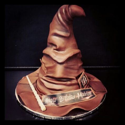 Sorting Hat Dessert, Sorting Hat Fondant Tutorial, Harry Potter Diy Sorting Hat, Harry Potter Hat Cake, Harry Potter Sorting Hat Cake Pops, Harry Potter Cake Sorting Hat, Harry Potter Hat, Harry Potter Sorting Hat, Harry Potter Theme Birthday