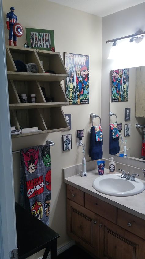 Marvel Superhero Bathroom! Avengers Bathroom Ideas, Marvel Bathroom Decor, Spider Man Bathroom Ideas, Superhero Bathroom Ideas, Spiderman Bathroom Ideas, Spider Man Bathroom, Marvel Bathroom Ideas, Man Bathroom Ideas, Spiderman Bathroom