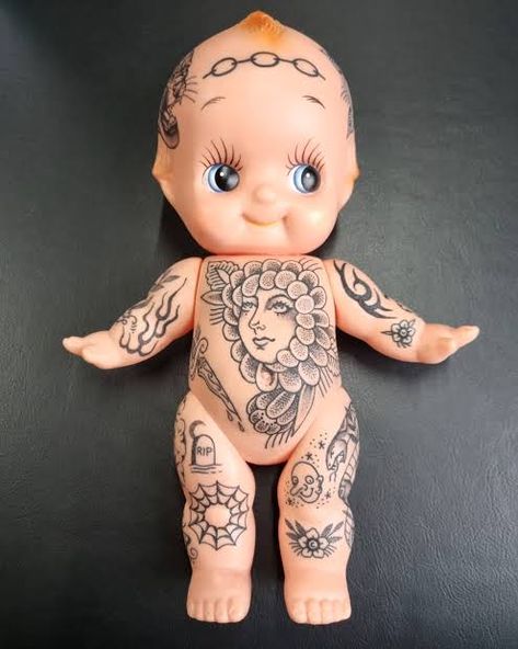 Tattooed Kewpie Doll, Baby Doll Tattoo, Kewpie Drawing, Kewpie Doll Tattoo, Doll With Tattoos, Tattoo Baby Shower, Baby Doll Art, Kewpie Tattoo, Wonder Woman Tattoo