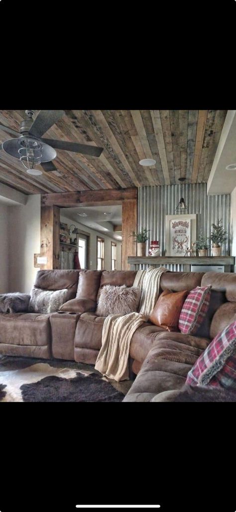 Rustic Chic Living Room, Living Room Hardwood Floors, Rustic Basement, Cozy Basement, Trendy Living Rooms, Western Homes, Chic Living Room, Living Room Remodel, Western Home Decor