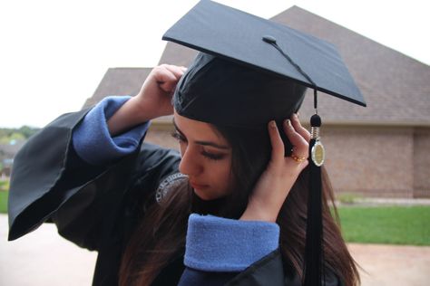 How To Make Your Graduation Cap Stay On, Look Good, And Not Cause You Permanent Hat Hair (Because That's Basically The Worst) Wish List Items, Graduation Hairstyles With Cap, Senior Pictures Music, College Senior Pictures, Graduation Look, Grad Hat, Graduation Gown, Hat Hair, Graduation Hairstyles