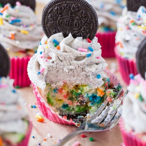 Oreo Funfetti Cupcakes - Your Cup of Cake Cake With Oreos, Funfetti Oreo, Oreo Cookie Dessert, List Of Desserts, Cup Of Cake, Funfetti Cupcakes, Oreo Buttercream, Sprinkles Recipe, Sprinkle Cupcakes